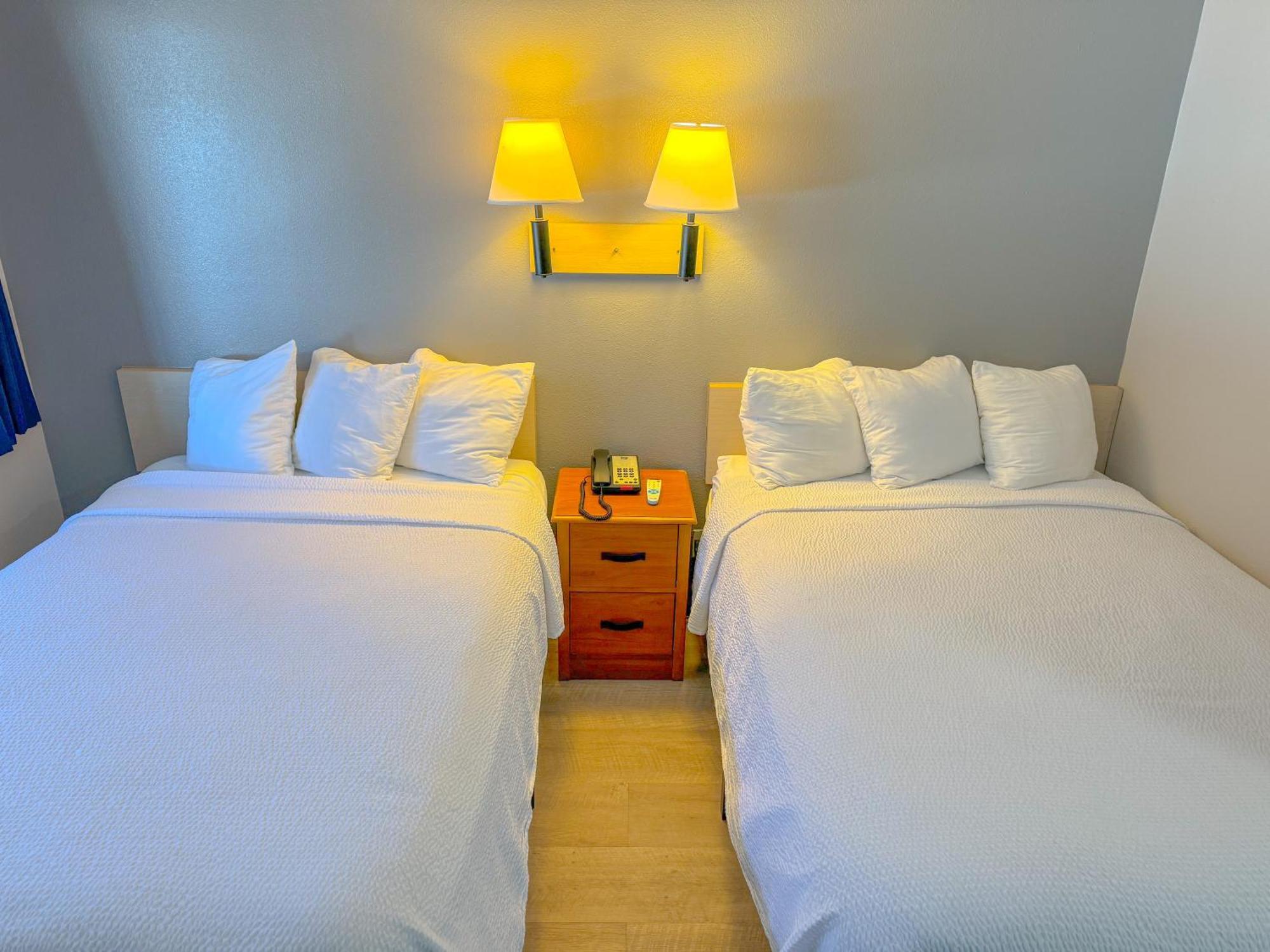 Super 7 Motel Coralville Eksteriør billede