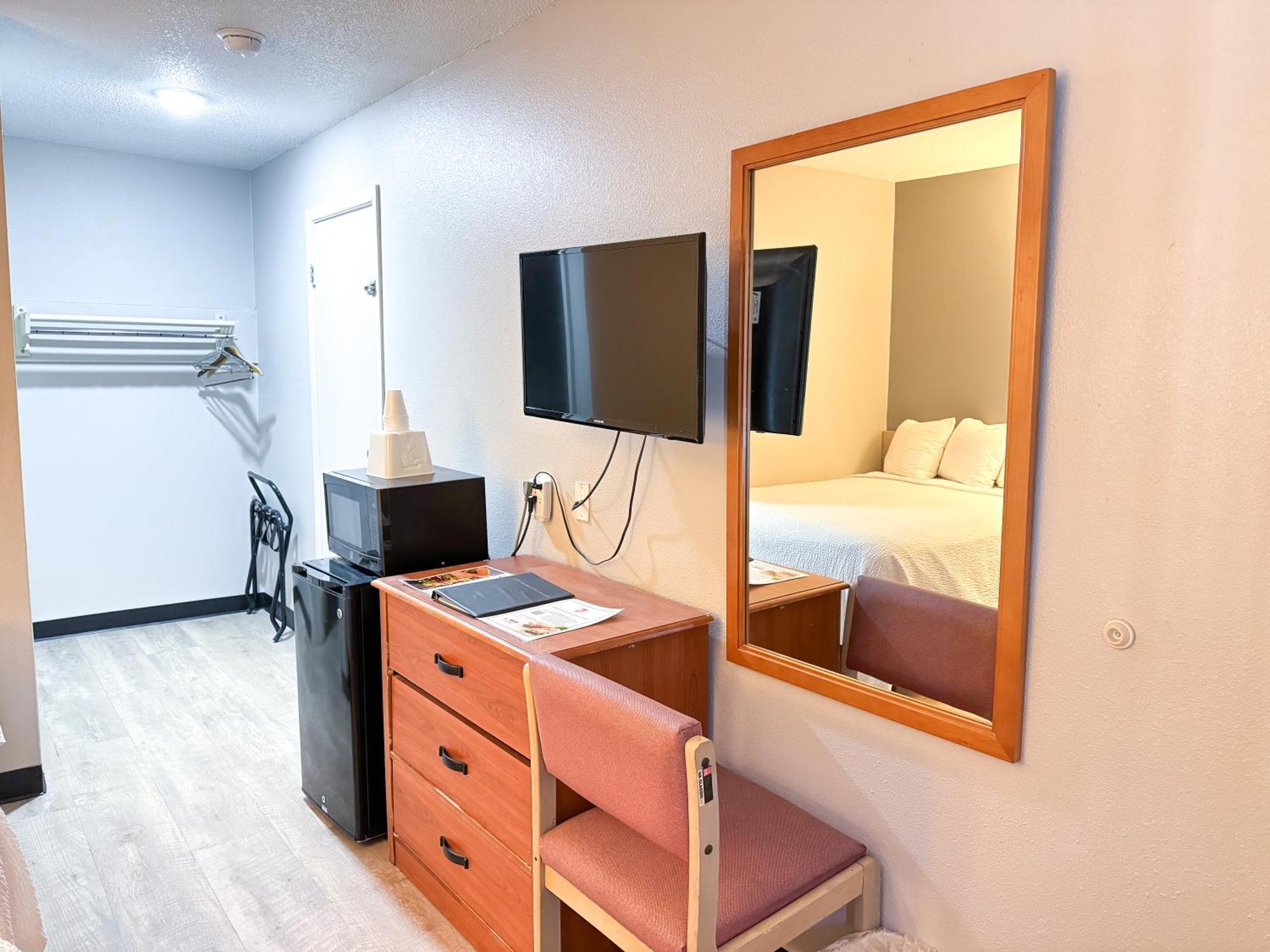 Super 7 Motel Coralville Eksteriør billede