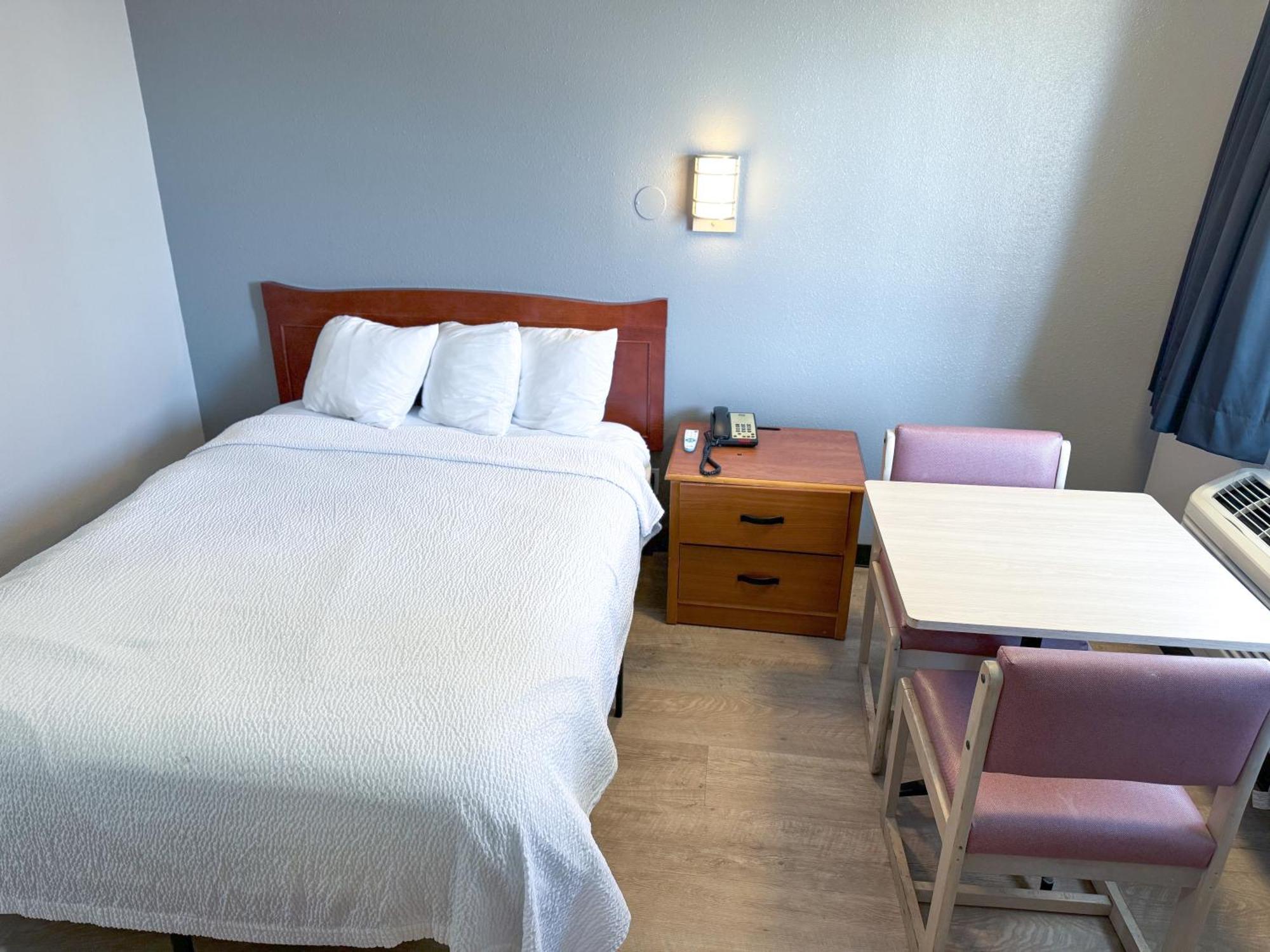 Super 7 Motel Coralville Eksteriør billede