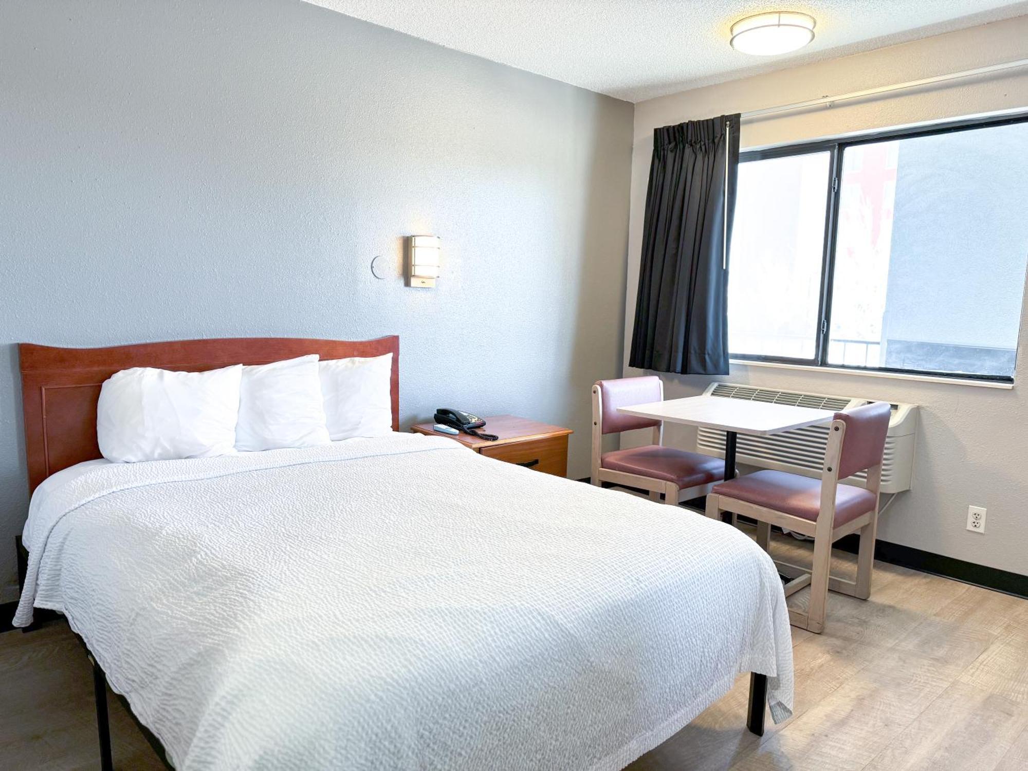 Super 7 Motel Coralville Eksteriør billede