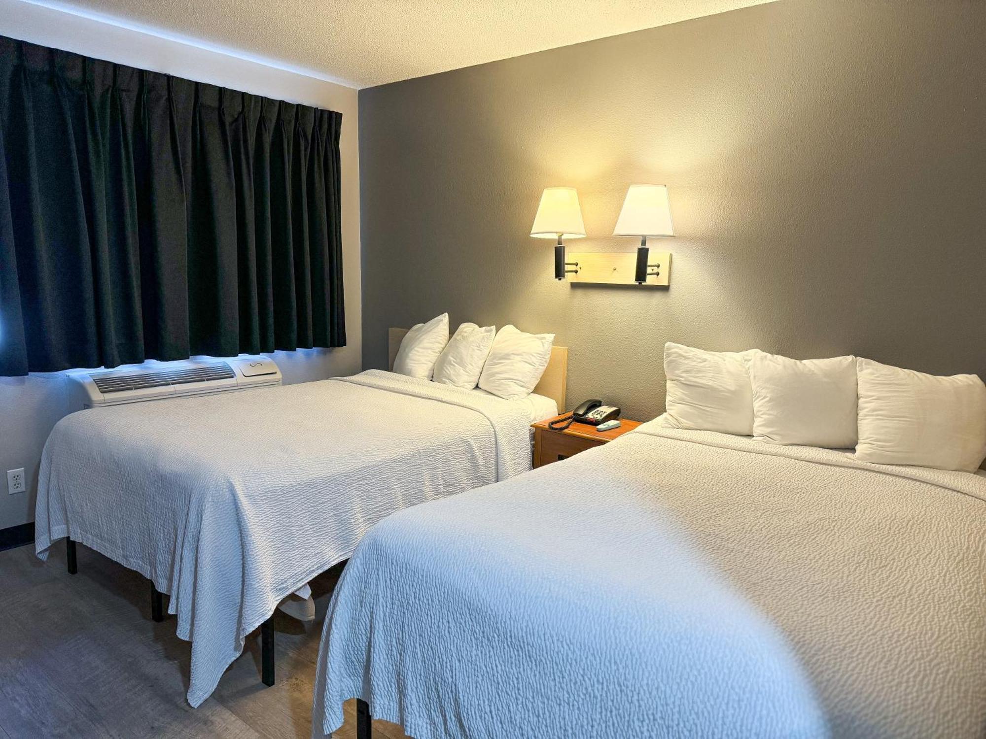 Super 7 Motel Coralville Eksteriør billede