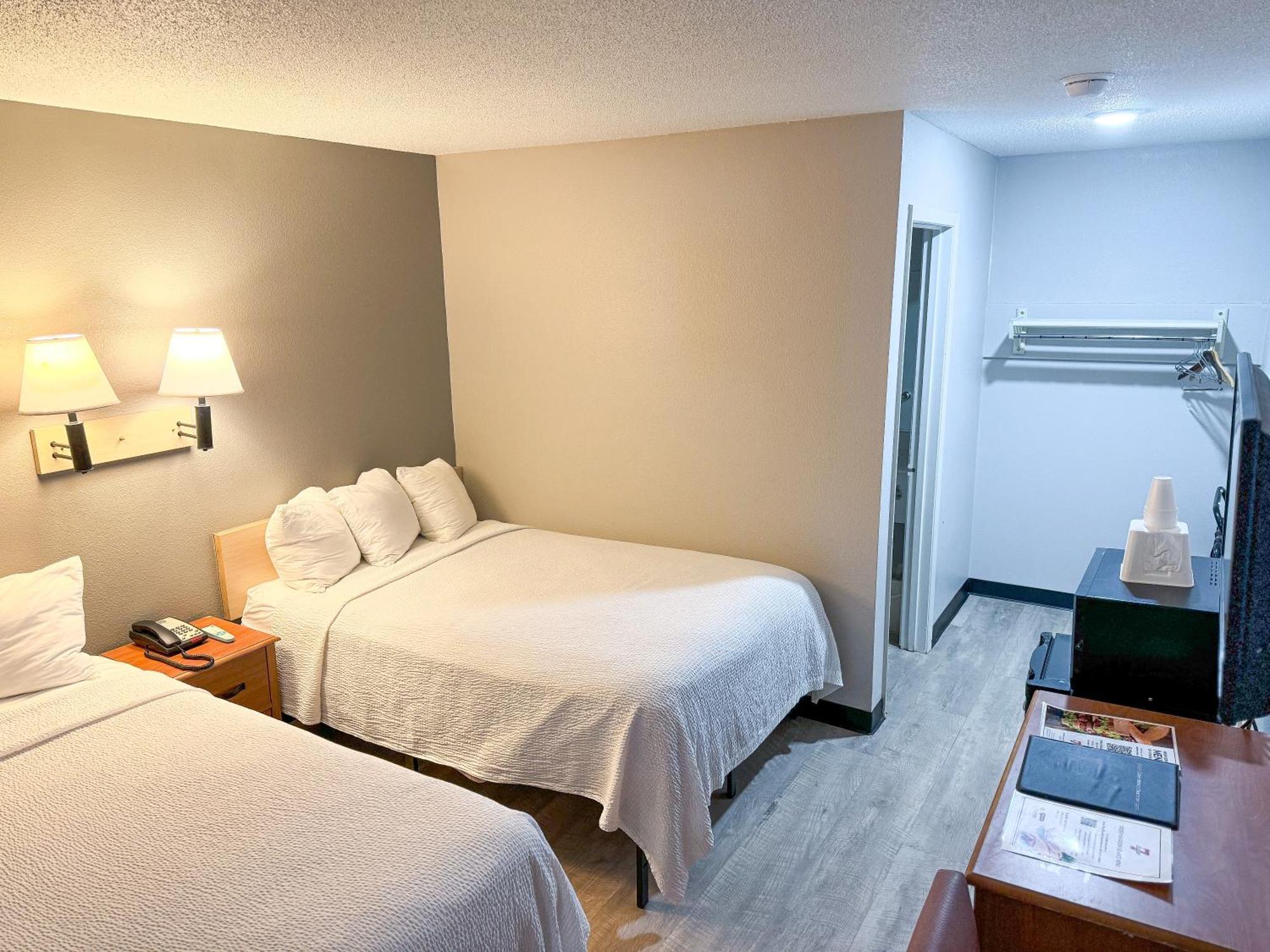 Super 7 Motel Coralville Eksteriør billede
